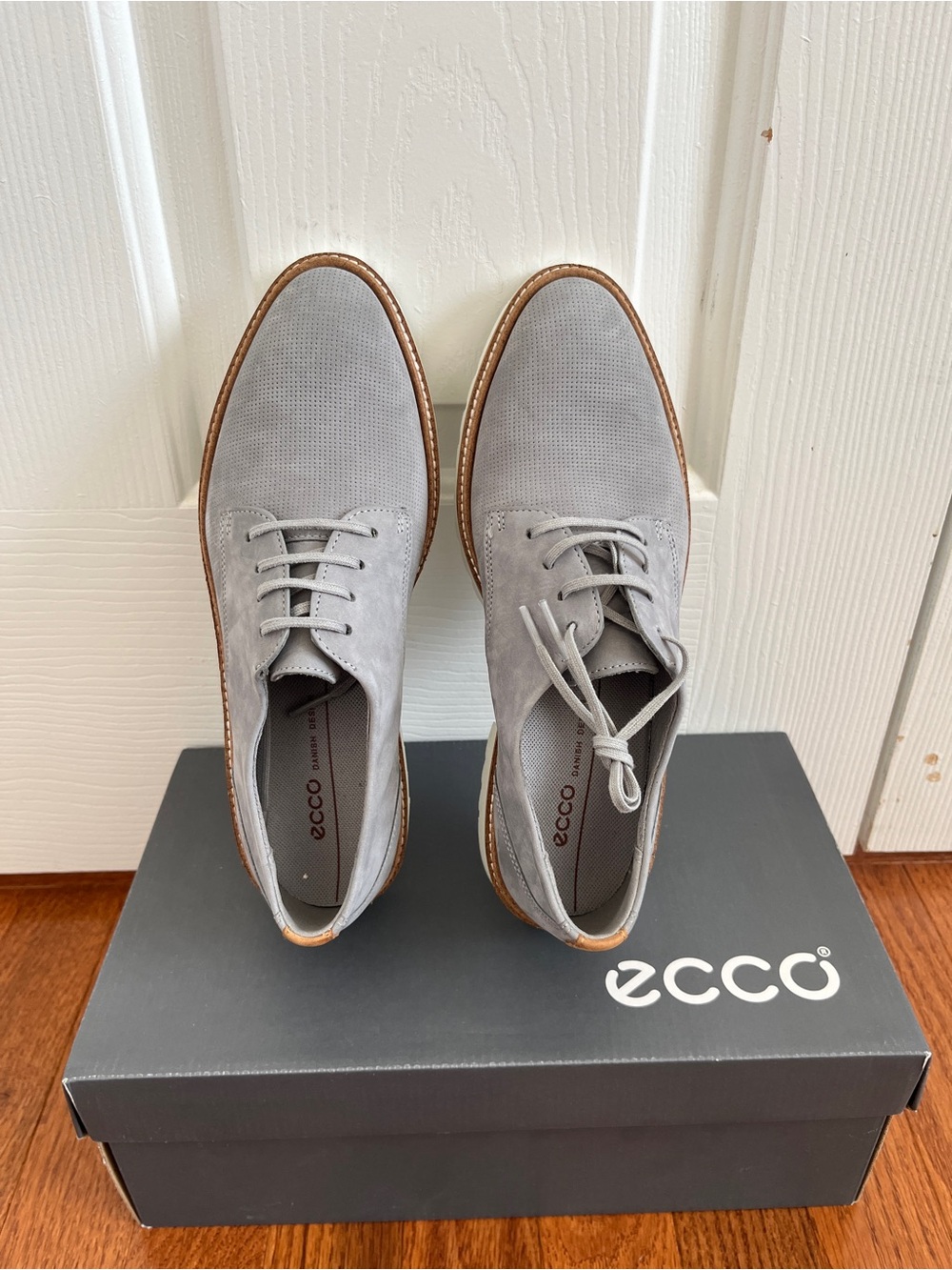 Brand new Ecco Women Light Gray Suede Derby Shoes